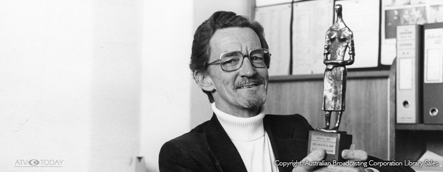 Eric Tayler holding the 1979 Henry Lawson Festival Award